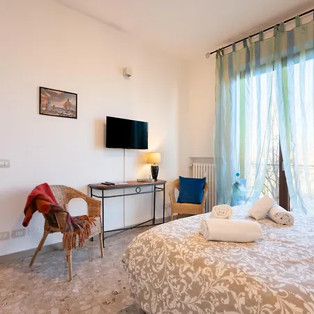 Keys Of Italy - Orsini 70 - 1 Bedroom With River View Lägenhet